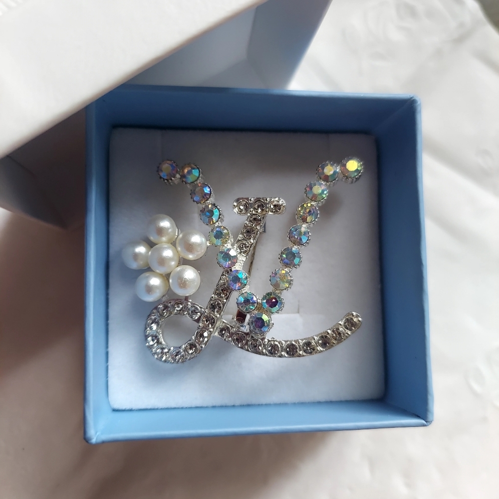 Fashion Initial L Silvertone Brooch Pin Silver Crystals Faux Pearl Gift Box